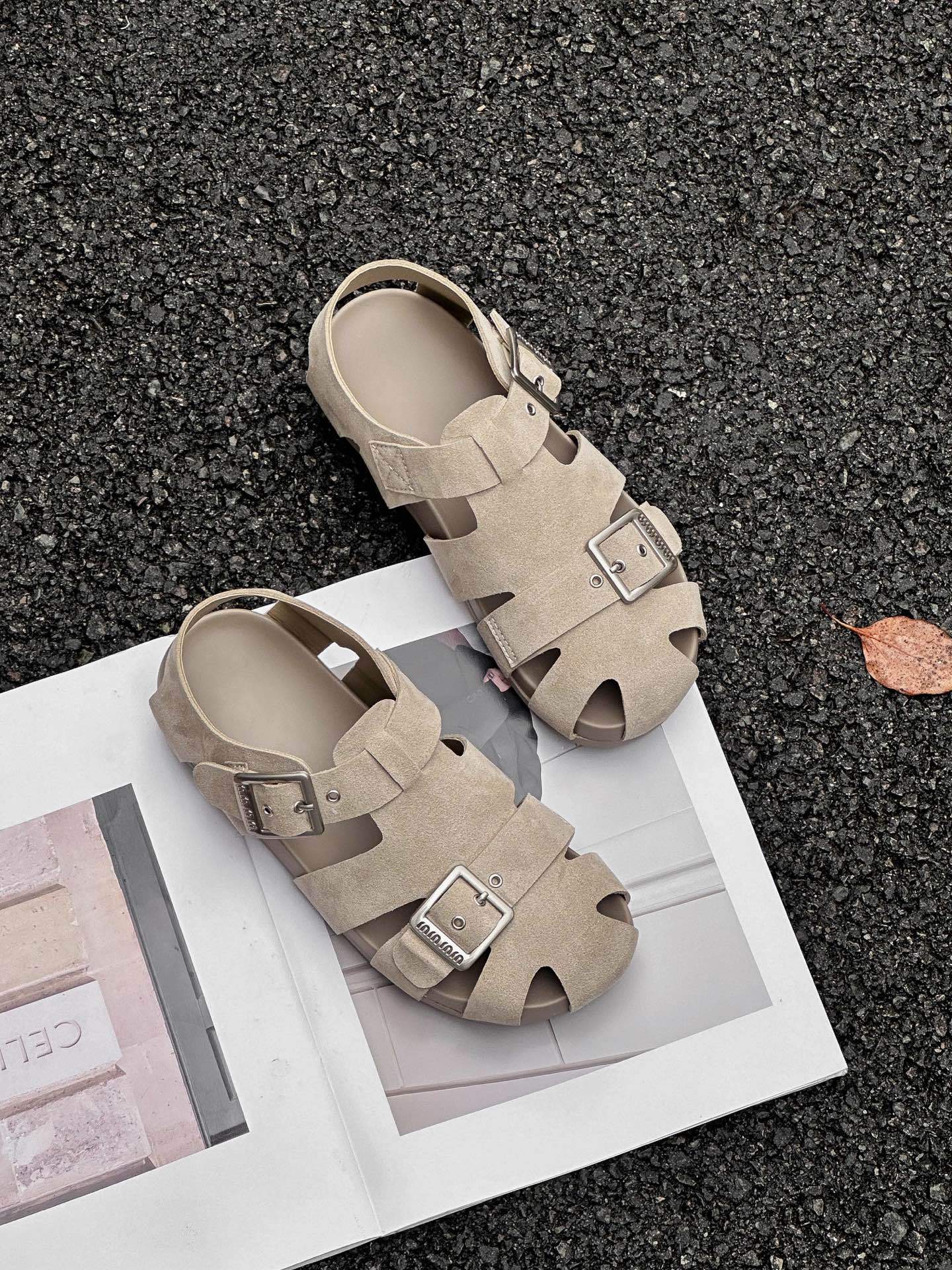 

Niche design Roman sandals 2025 summer new retro square buckle half slippers hollow breathable pig cage sandals 35