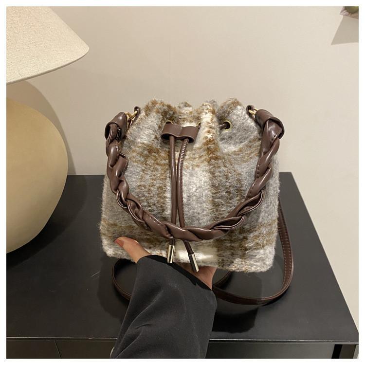 Модная клетчатая шерстяная сумка-ведро Женская сумка 2024 Зима Новая сумка-шоппер на кулиске через плечо серый