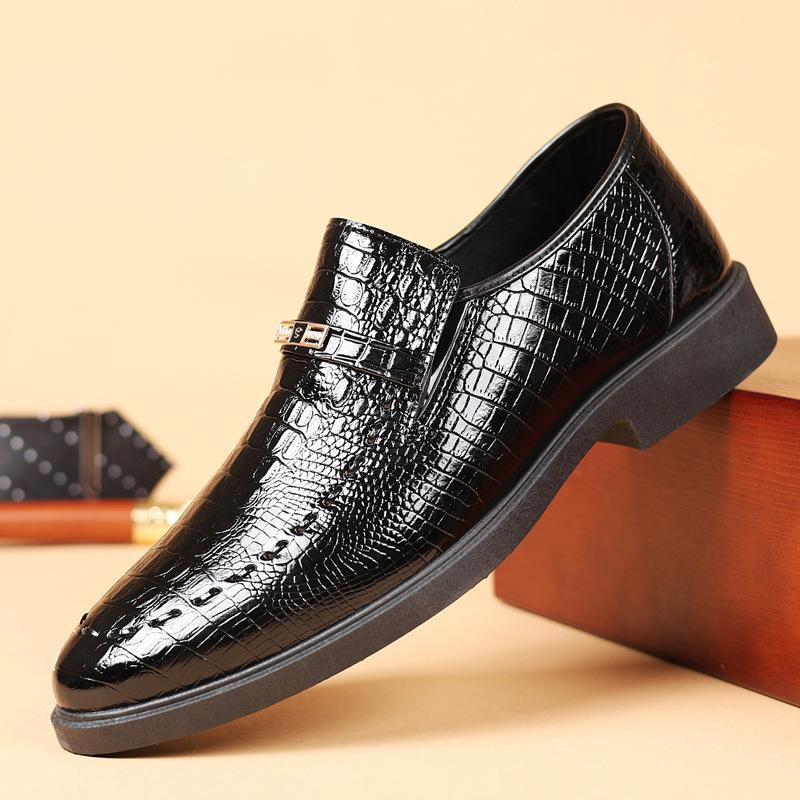 Large size soft sole soft surface casual crocodile leather shoes