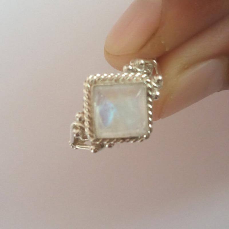 Neuer heiß verkaufter europäischer und amerikanischer Mode-Quadrat-Mondstein-Retro-Stil-Ring Damenschmuck
