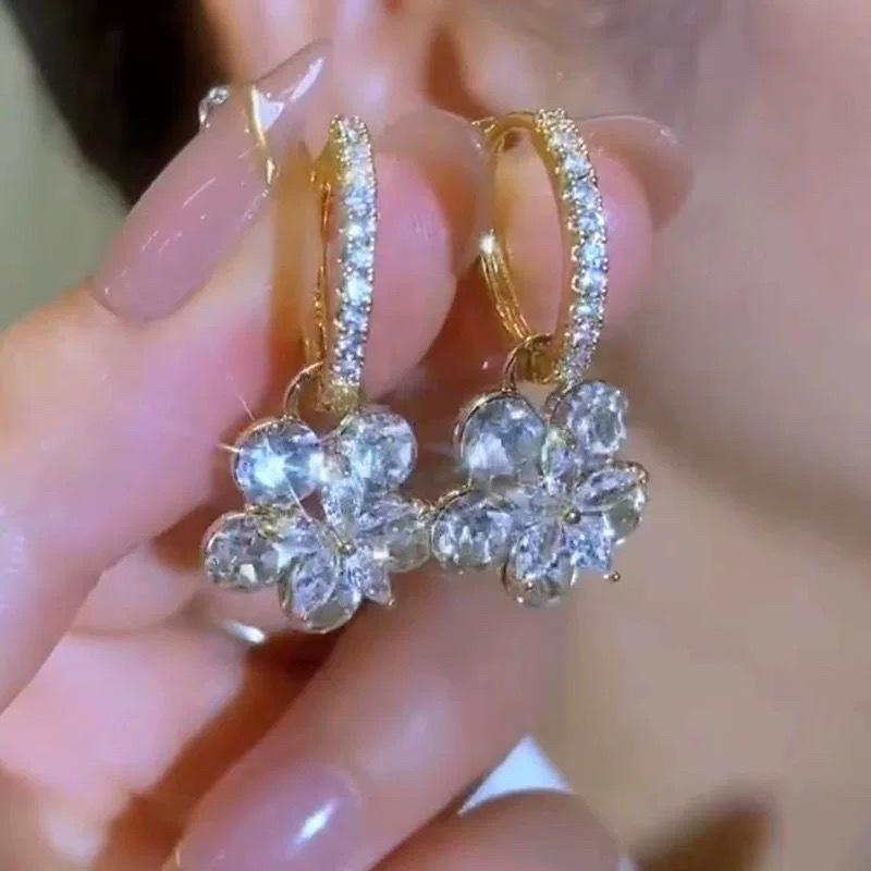 Minimalist Super Sparkling Flower Versatile Fashionable Earrings