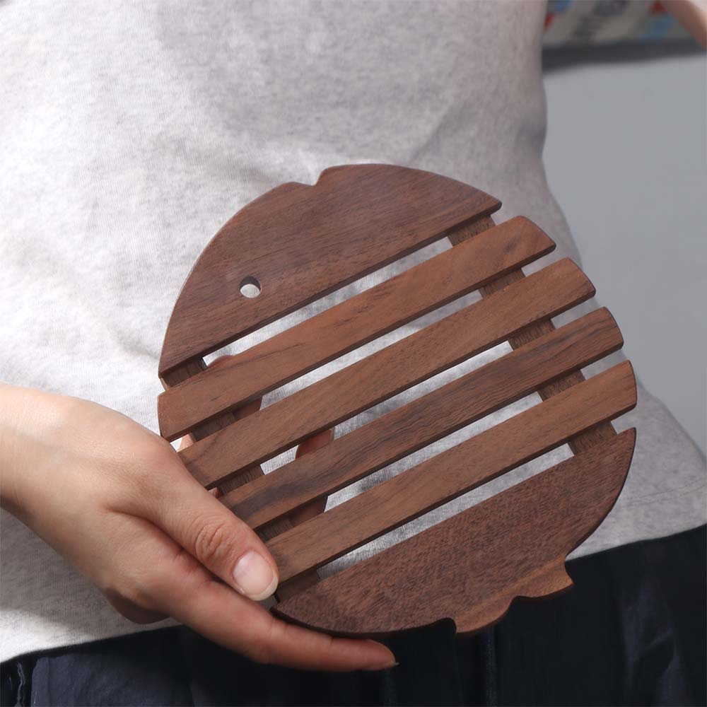 Simple Fish Shape Coaster Portable Wooden Placemat Japanese Kitchen Accessories Table Mat  Home