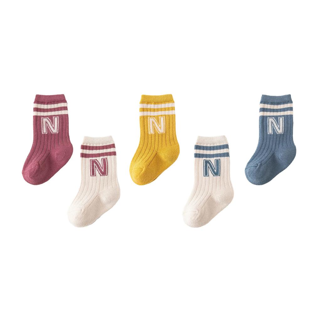 5/6 Paar Baumwolle Buchstaben Säuglings Jungen Socken Hohe Qualität Atmungsaktiv Lässig Baby Jungen Mittelrohrsocken Kinder Jungen Weißes Socken-Set