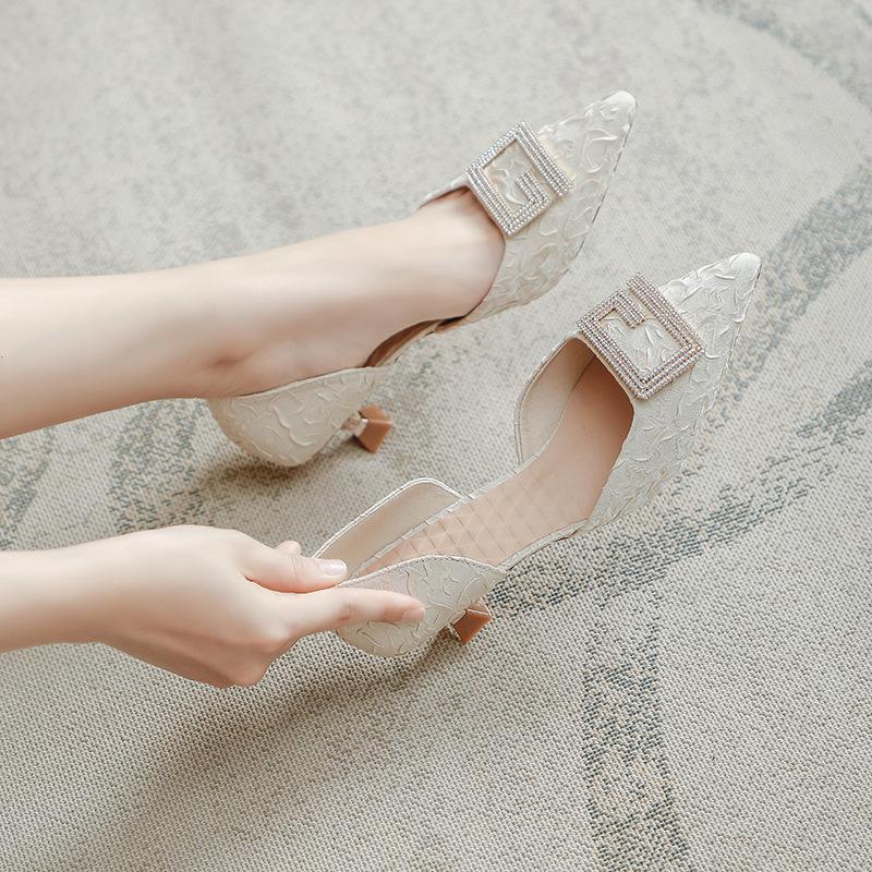 

New women s shoes thin heel pointed high heel single shoes fashion bag head hollow sandals women s middle heel 39 бежевый