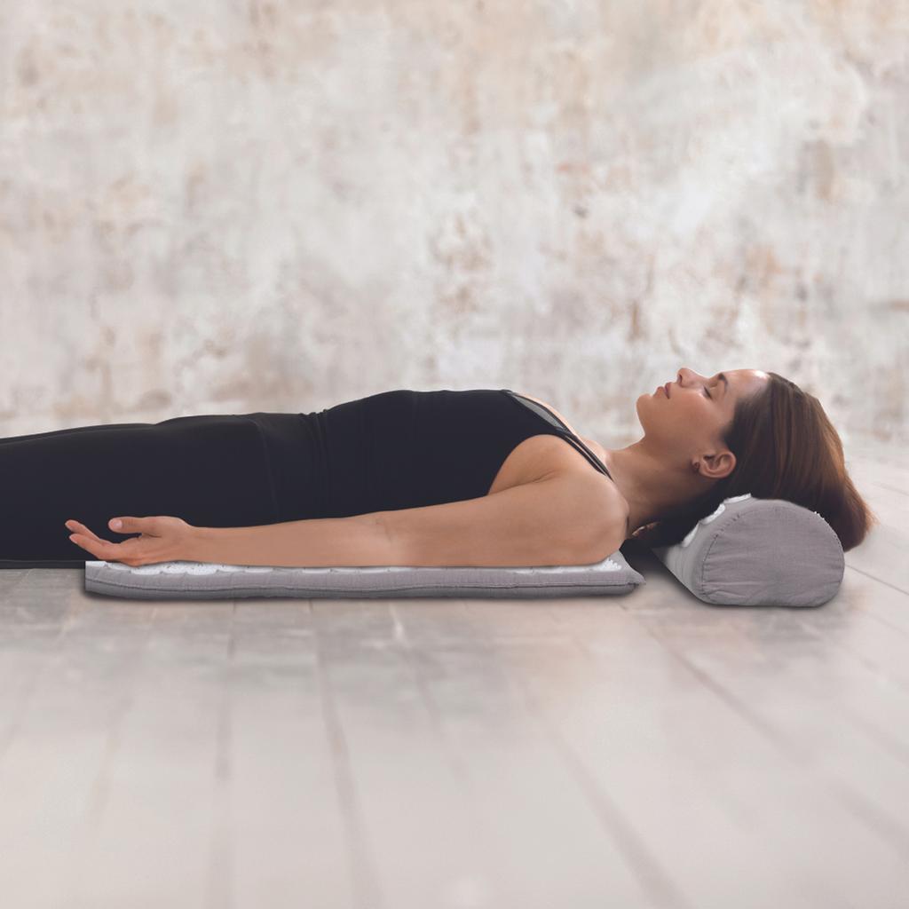 Les Trésors De Lily [A1808] - Tapis et coussin détente 'Accupression' gris - 68x42 cm