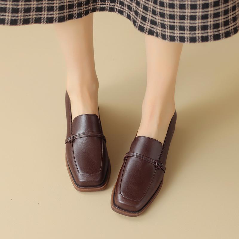 

2025 Весна Черные Лоферы с Квадратным Носком в Французском Ретро Стиле - Британский Стиль Кожа Коровы Одинарный Низкий Каблук 39