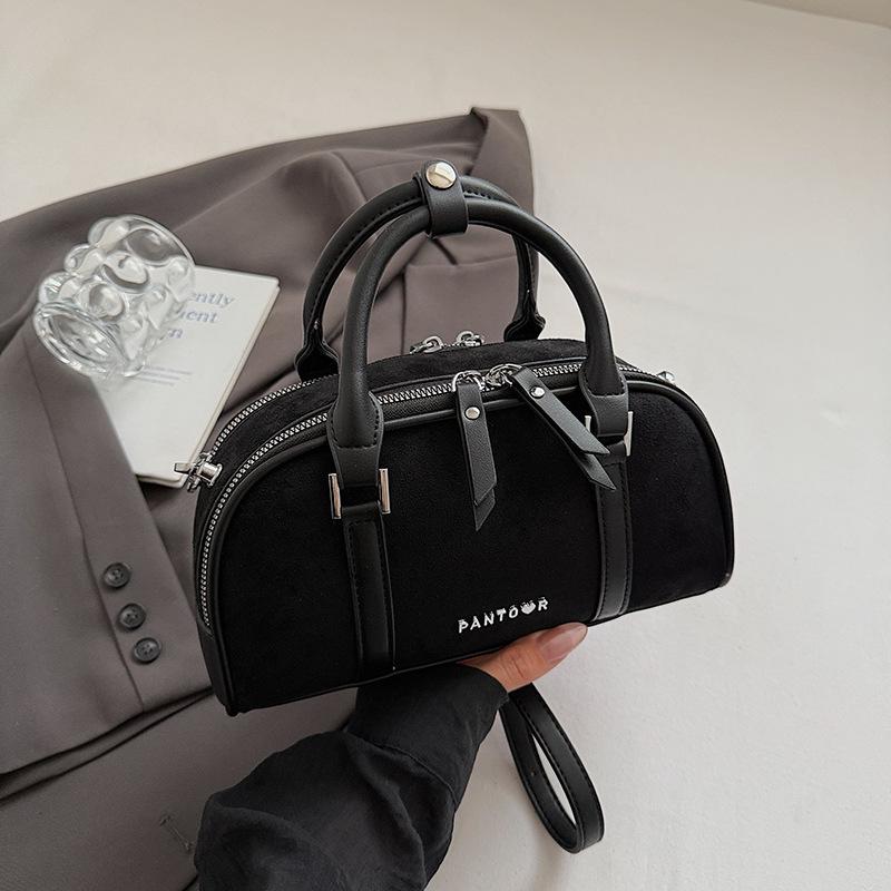 

Простая ретро-портативная сумка-багет в иностранном стиле, женская, новая коллекция осень 2025, высокая ценность, иностранный стиль, повседневная на плечо, сумка-мессенджер чёрный