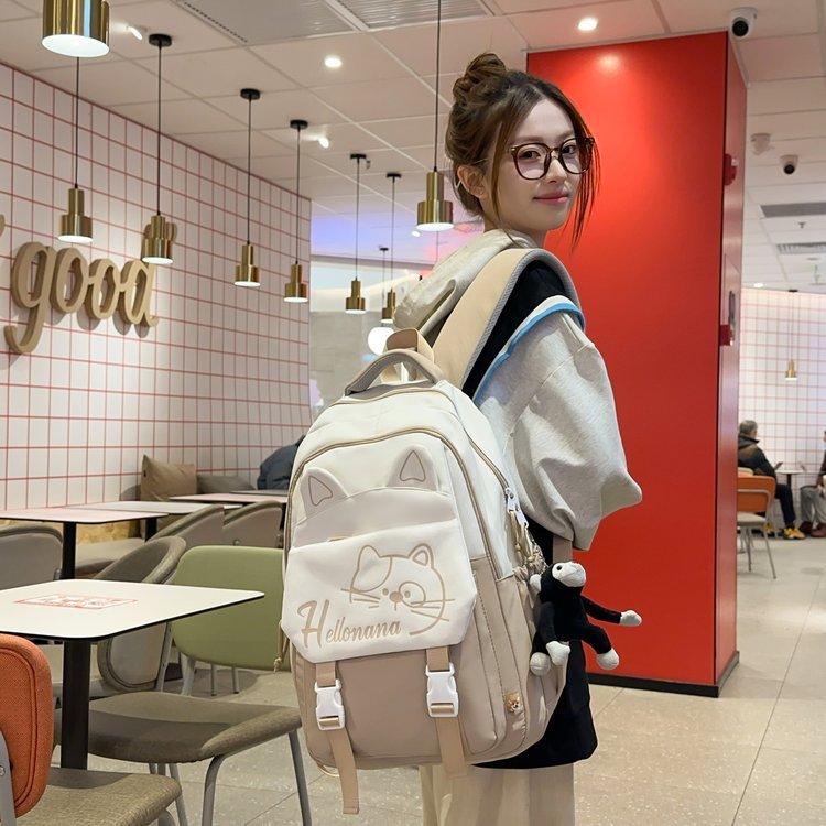 Schoolbag for primary school students in grades 4 and 6, and for junior high school students, the new model is lightweight,