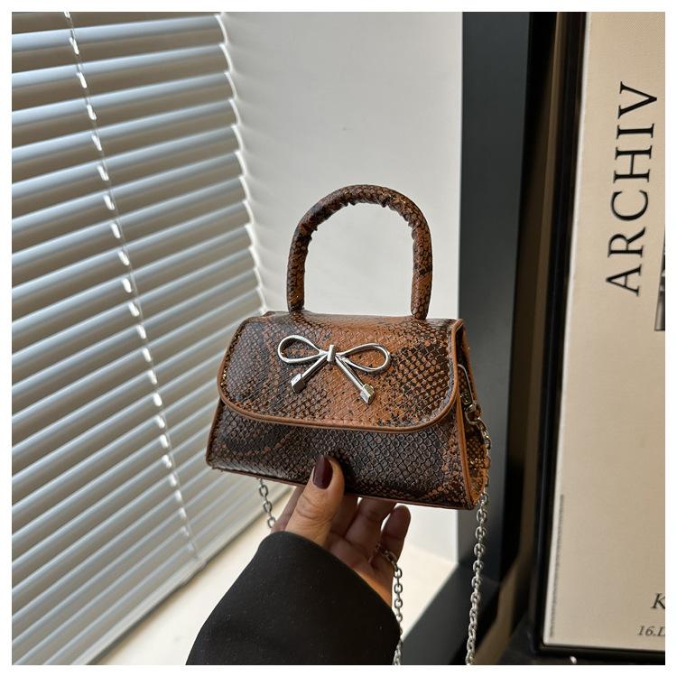 

Новая сумка через плечо с высокой стоимостью, с откидной магнитной застежкой, простая сумка-мессенджер, ретро женская сумка-подмышка коричневый