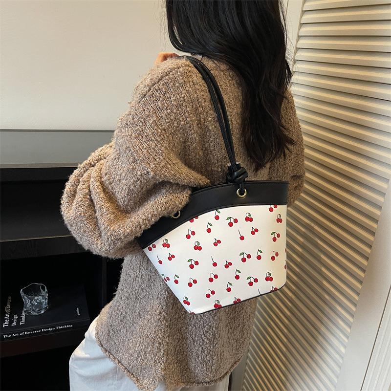 New Cherry Portable Oblique Span Bag Large Capacity Cute Versatile Premium Commuter Shoulder Bucket Bag