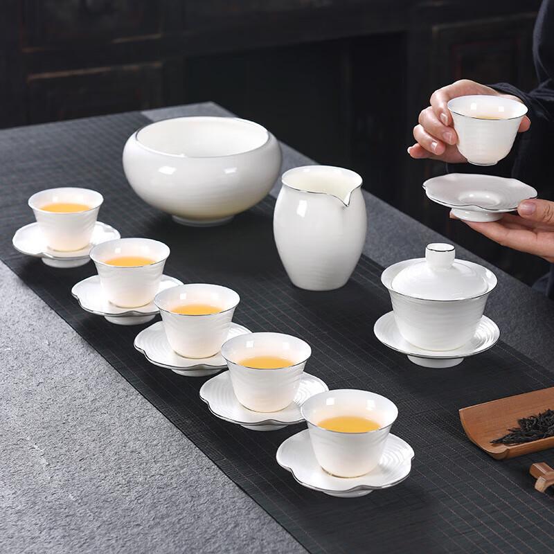 Chaxun Embossed Ceramic Kung Fu Tea Set (17-Piece)