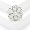 Broche elegante con forma de Camelia para mujer, diamantes de imitación brillantes, Pin de perla de imitación, traje, chal de solapa, insignia, accesorios de abrigo