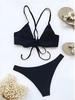 Costume da bagno bikini push-up con dettaglio laccetto, vita alta nera, cut-out. Costume da bagno bikini push-up con dettaglio laccetto, vita alta nera, cut-out.
