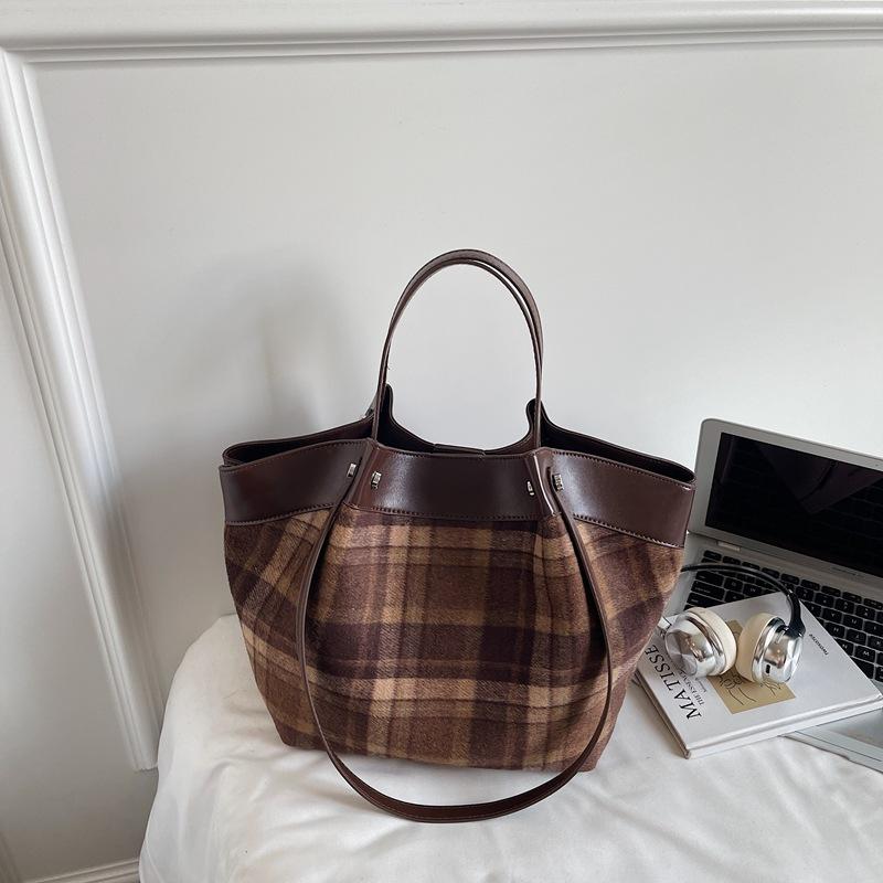 Hochwertige matte tragbare Tragetasche Damen Herbst lässiger Lazy-Wind Schulter-Umhängetasche