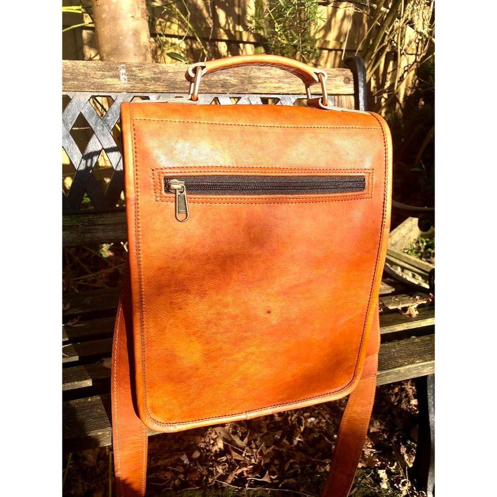 Cool leather shoulder bag, leather bag + handle, stylish leather messenger, crossbody/shoulder bag, unisex leather satchel, fairtrade purse