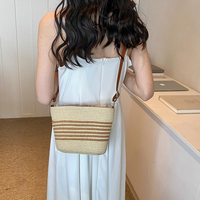Straw Women's Bags Summer Seaside Outdoor Vacation Personality Beautiful 2025 New Beach Bag Bucket Messenger Bag