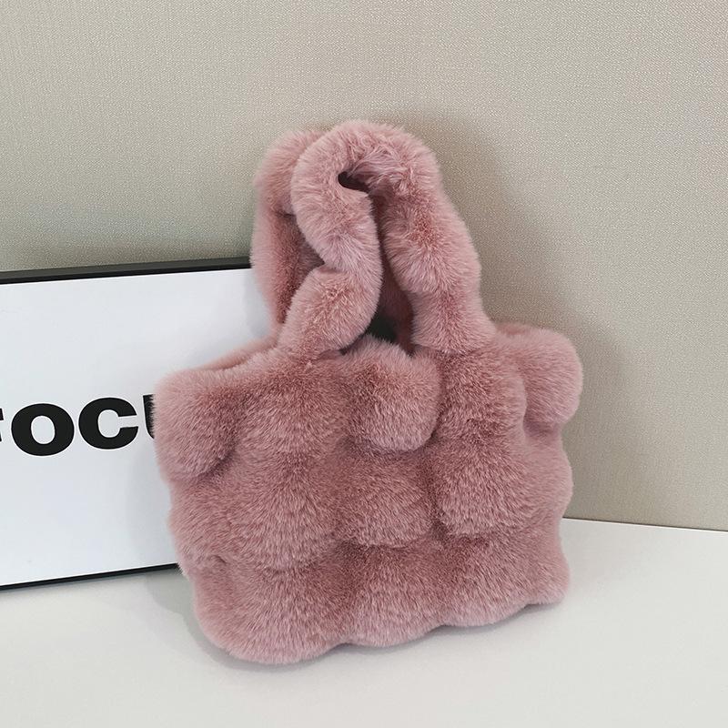 

Niche Mao Mao bag women s autumn and winter new fashionable large-capacity plush bag portable tote bag розовый