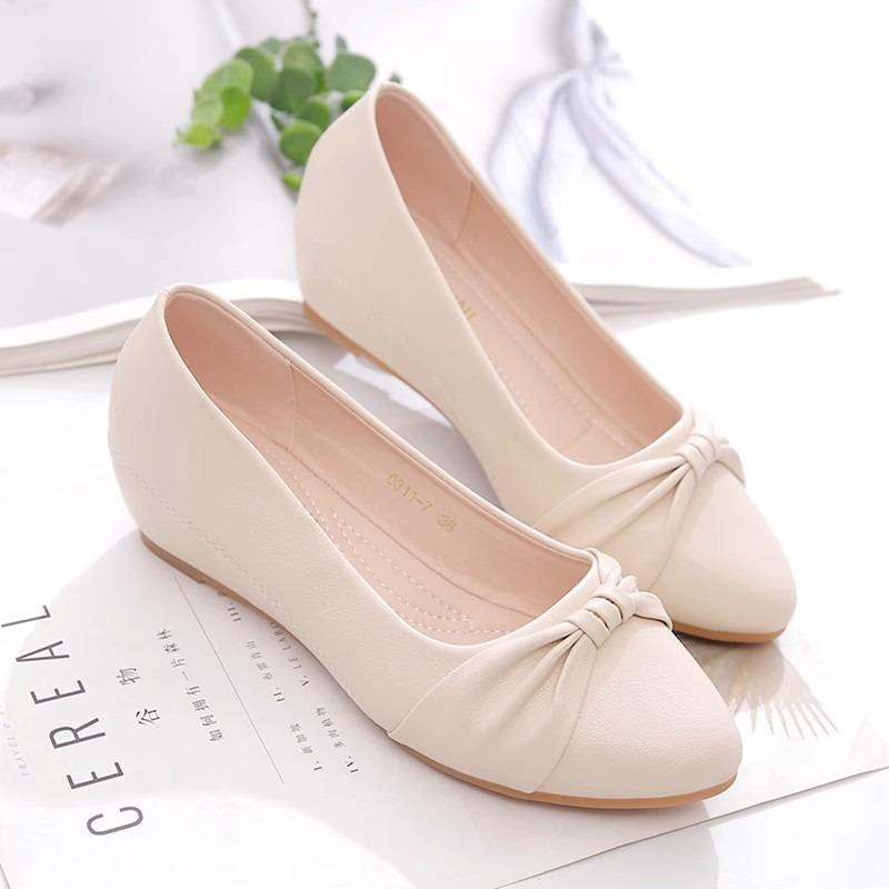 

Leather women s shoes spring and summer new flat-soled single shoes beef tendon soft-soled mother shoes Doudou shoes one pedal lazy shoes 40