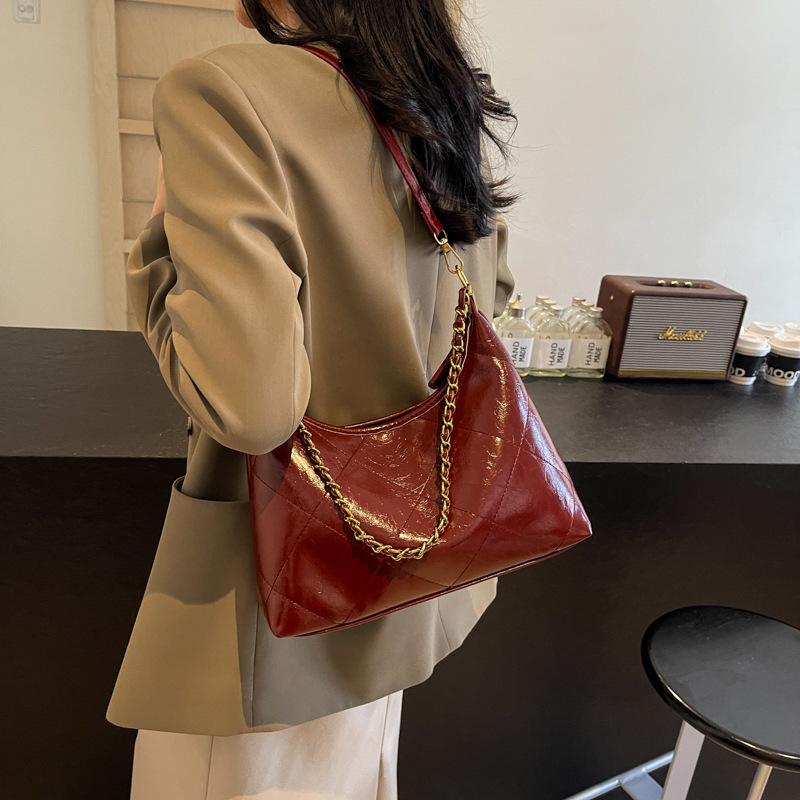Niche design textured commuter handbag 2025 autumn and winter new retro diamond chain messenger tote bag