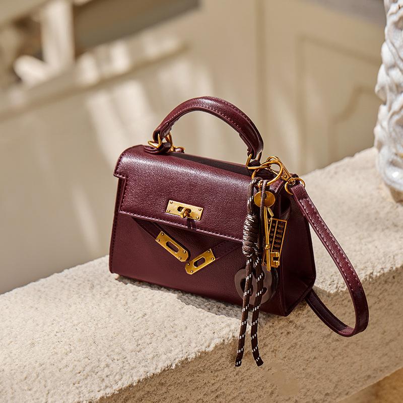 

2025 New High-Quality Texture Melad Retro Small Bag for Women, Light Luxury Versatile Crossbody Bag, Fashionable Handbag Kelly Bag Long19CM、Thick7CM、Hig