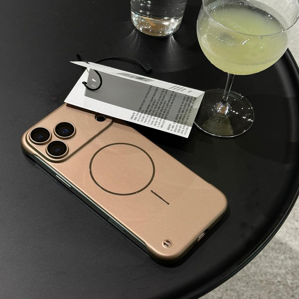 Metalen Mat Frameloos iPhone 17 Hoesje - Magnetisch, Valbestendig, Beschermende Harde Schaal