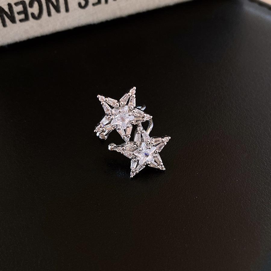 

Super sparkling zircon stars without ear piercings, earbone clips, niche design earrings, Korean temperament versatile earrings.