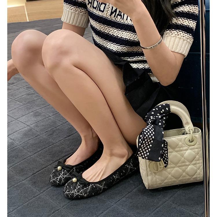 Grape Mother Has the Same Temperament, Round Head Pearl Bow, Small Fragrant Style, Flat Bottom, Shallow Mouth, Commuting Single Shoes, Women