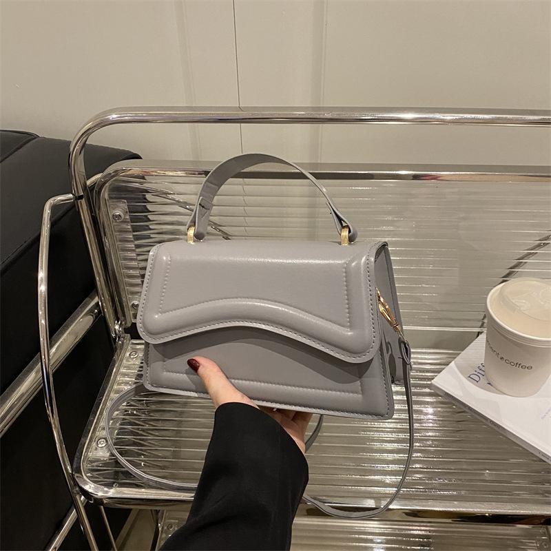 Personalized trend contrasting colors, fashionable and simple 2025 summer indentation new single shoulder oblique span portable small square bag