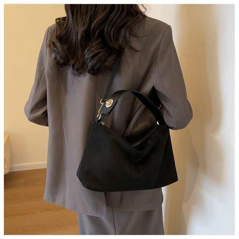 

Boston Bag Women s Retro Fashionable One-shoulder Underarm Large Capacity All-matching Commuter Pillow 29x13x20 чёрный