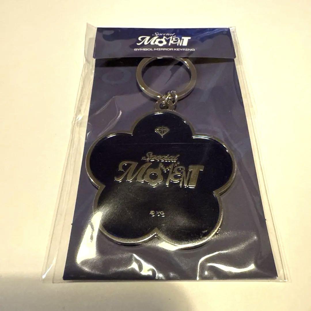 

[USED] TREASURE Symbol Mirror Keyring Seoul Con