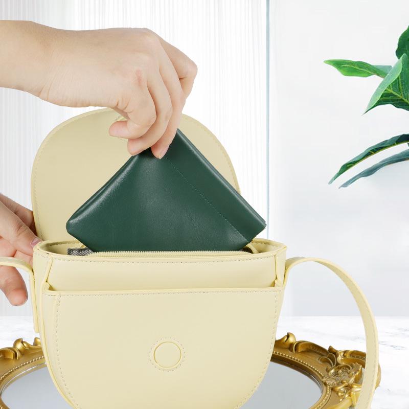 Automatic Cosmetic Storage Pouch with Spring Clip for Cables, Earphones, and Lipstick