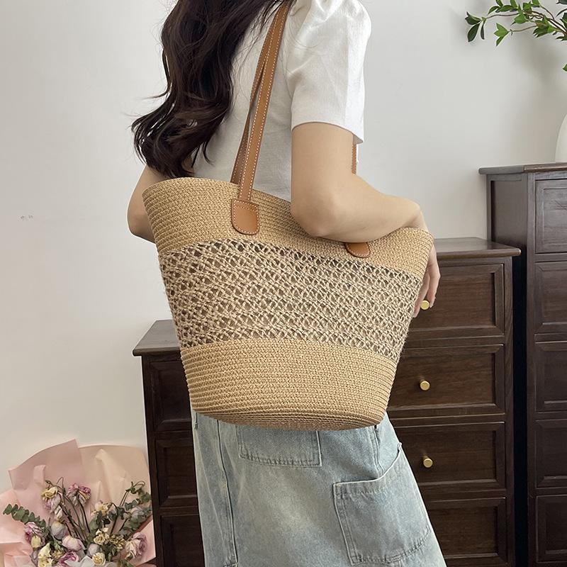 Large Capacity Woven Straw Bag Women's New Popular Tote Bag Seaside Vacation Beach Bag
