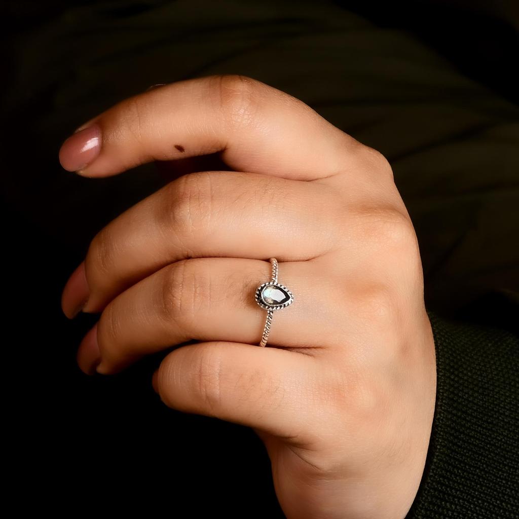 Natural Labradorite 925 Sterling Silver Twisted Band Ring, Teardrop Gemstone Ring, Minimalist Stacking Ring, Gift for Women, Anniversary, Love.