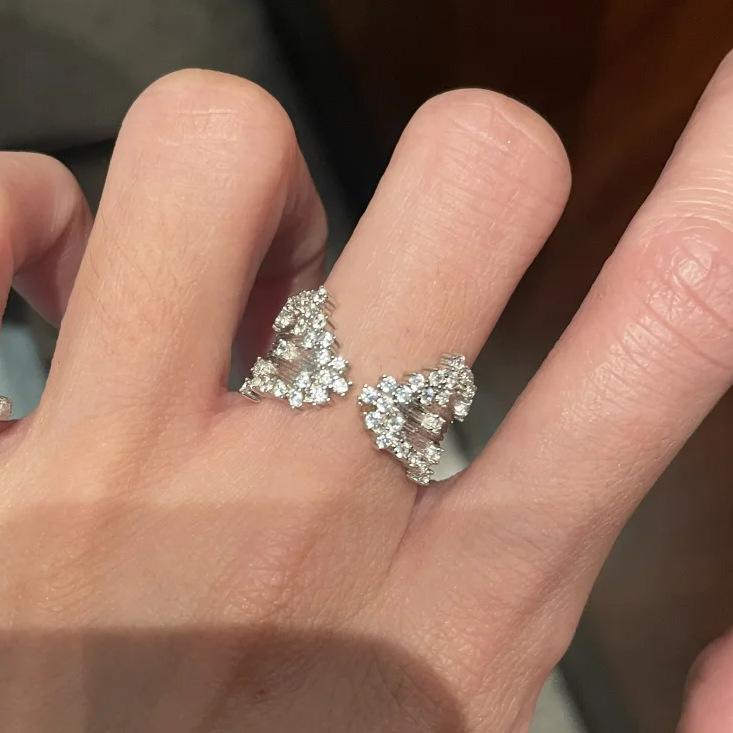 

Foydjew Итальянское Ретро Кольцо с Цирконом, Полый Кружевной Дизайн в Виде Пчелиных Сот, Медного Цвета, Кольцо с Черной Эмалью и Цирконом для Женщин resizable