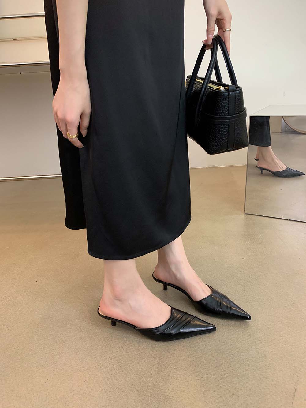 Модные женские тапочки с острым носком — фото 6