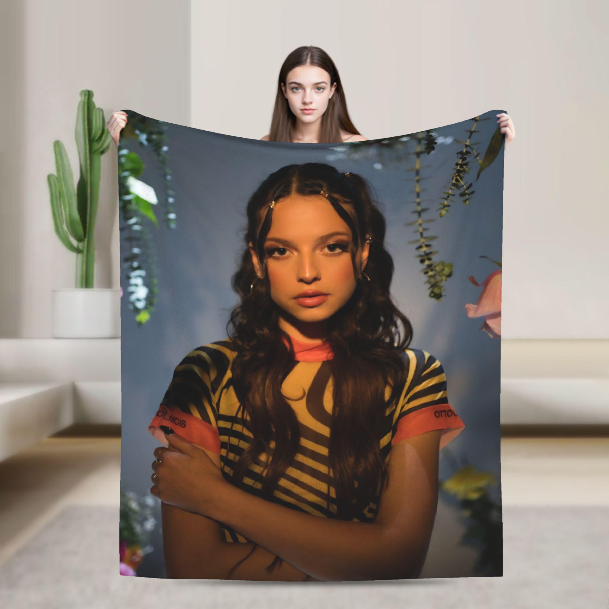

Singer Nina Chuba Music Flannel Blanket Warm Soft Throw Blanket for Bedroom Airplane Travel Funny Bedspread Sofa Bed Cover 75x90cm