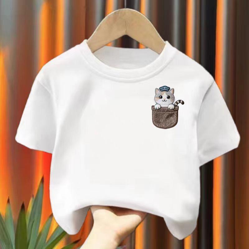 Catpatterned pocketprinted Tshirt suitable for both boys and girls featuring cute and casual cotton shortsleeved shirts