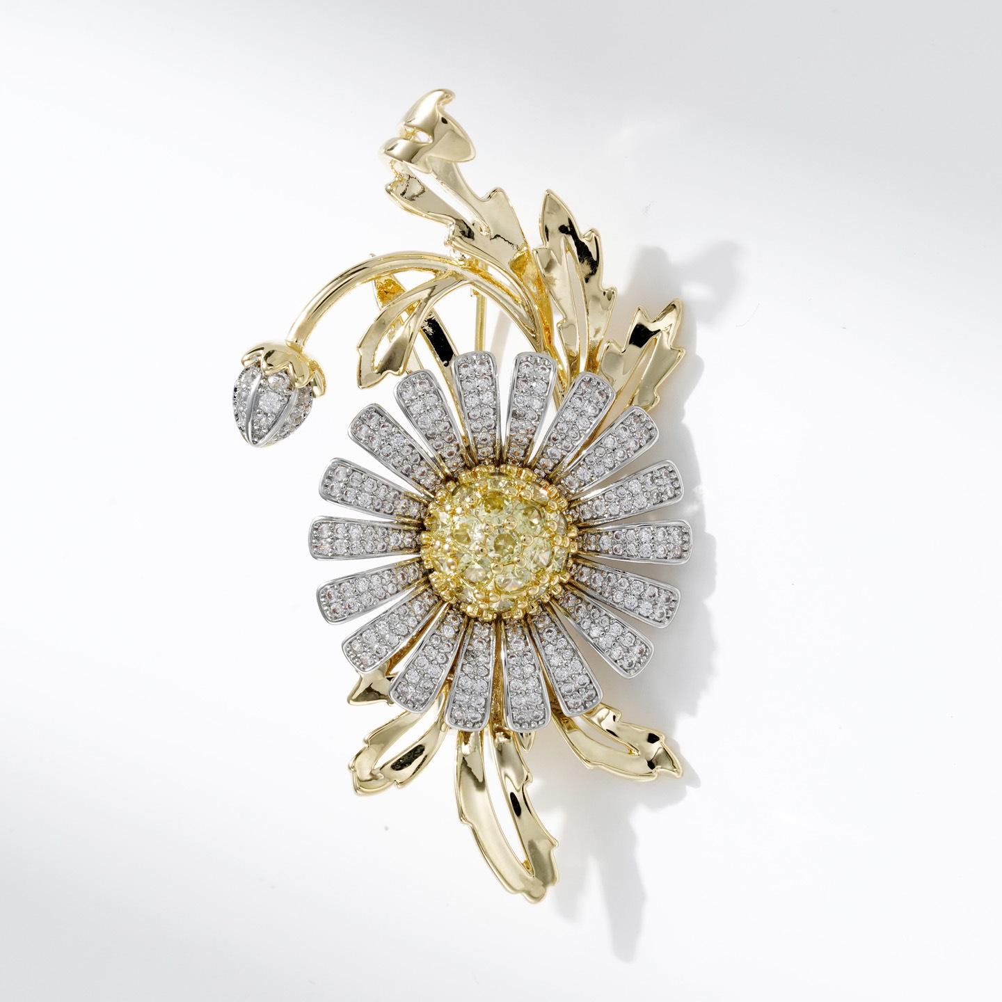 Bo Xin Yun Two-Tone Gold-Plated Sunflower Brooch - Copper Zirconium High-End Fashion Accessory