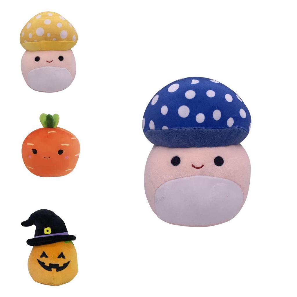 Un mīkstā Squishmallow plīša rotaļlieta ar Stump no Skeleta komandas Bouncer**