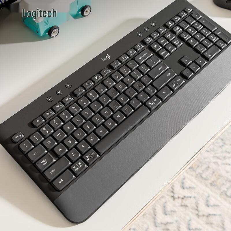 

Logitech K650 Wireless Dual-Mode Keyboard with Palm Rest