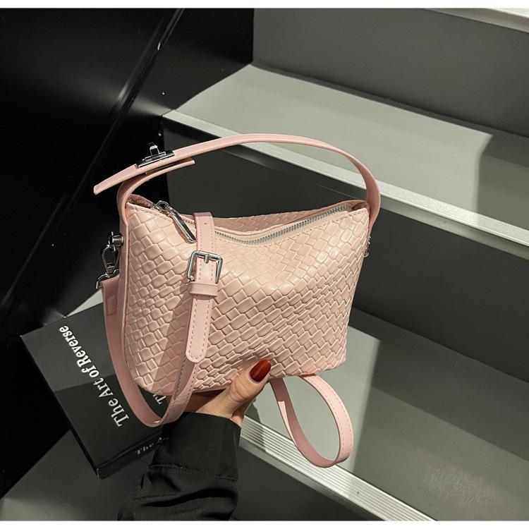 This Year's Popular Women's Bag Weaving Design Korean Version Messenger Bag Foreign Style Commuter Handbag Women's New Temperament Single