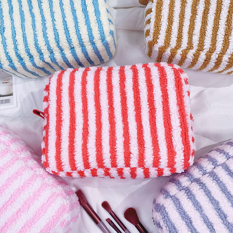 

Personalized Embroidery Name, New Striped Plush Makeup Bag, Portable Storage Bag, Simple And Fashionable Home Wash Bag No name красный