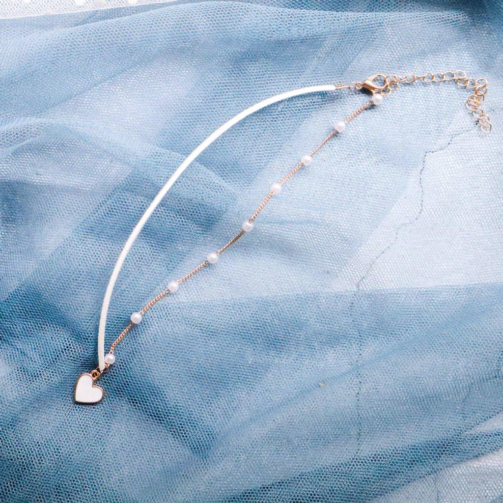 Weihnachts-Herzanhänger Choker-Halskette für Damen – Weiße Schlüsselbeinkette mit Nischendesign