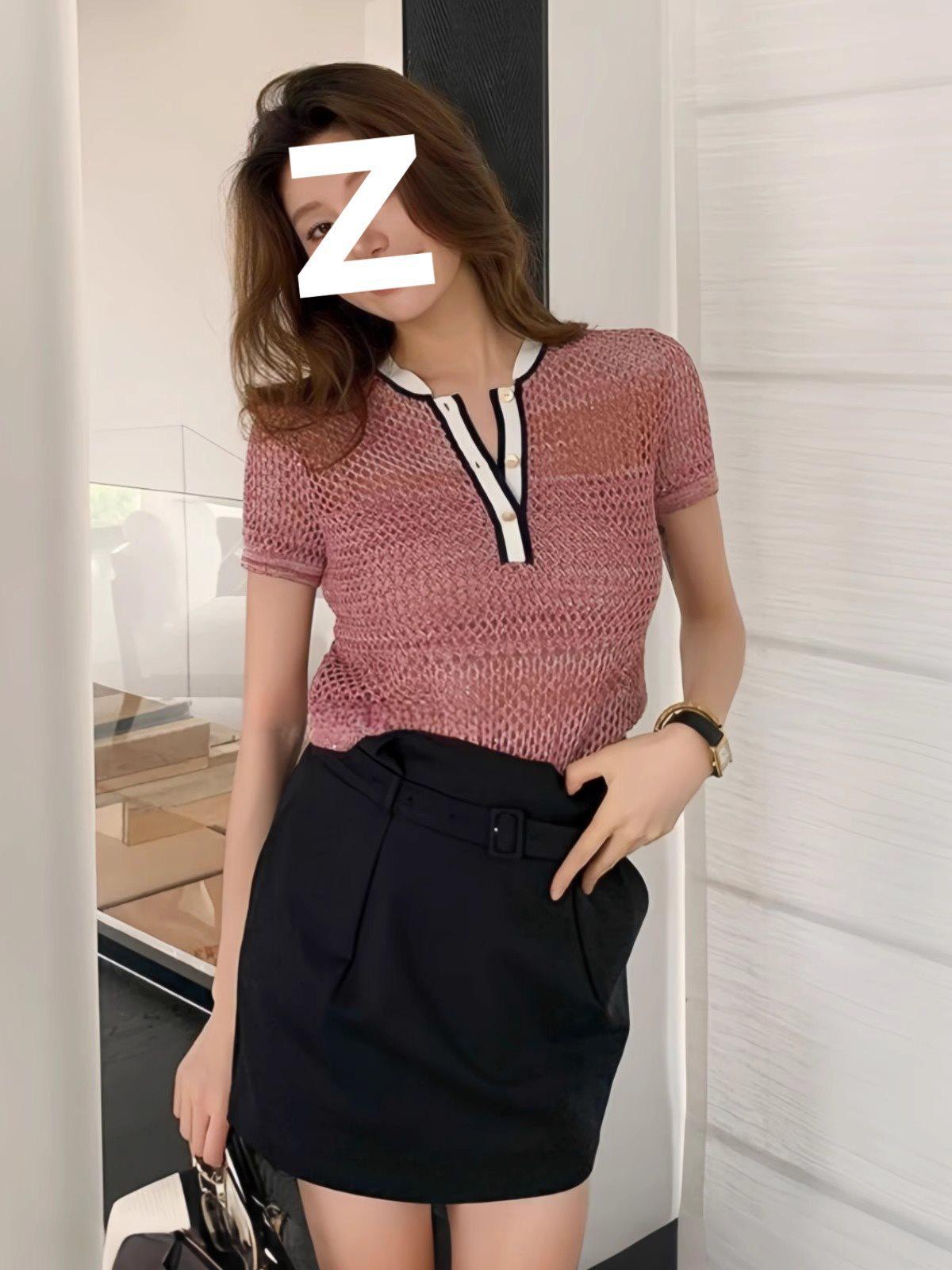 

Женский стильный летний трикотажный топ из ледяного шелка 2025 года с отложным воротником и ажурным дизайном S розовый