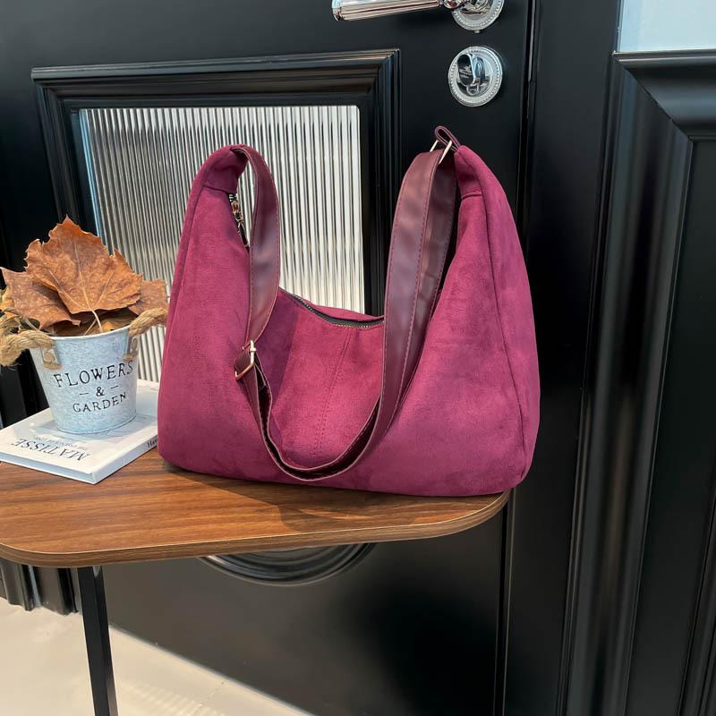 

В этом году популярная матовая сумка-тоут женская 2025 новая сумка-мессенджер женская нишевая универсальная модная сумка на плечо для通勤 розы красного