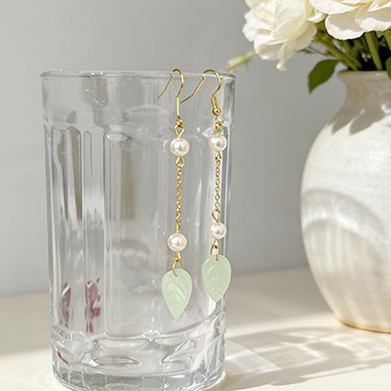 Chinese Retro Leaf Pearl Tassel Earrings - Versatile Long Style for Women, Enhances Hanfu & Qipao Looks