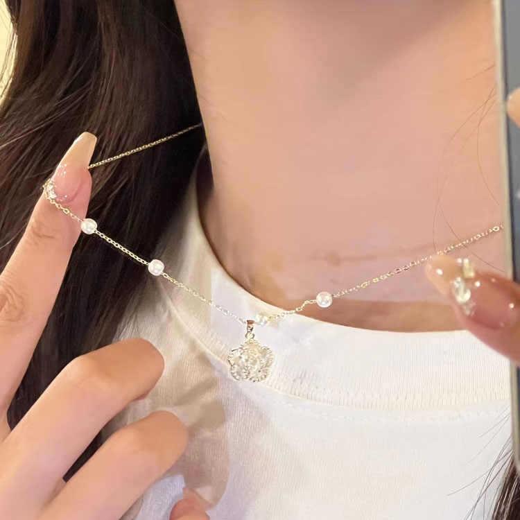 Camellia Pearl Necklace Women'S Niche Lamp Luxury Retro Elegant Ins Style Flower Pendant Necklace Women Premium