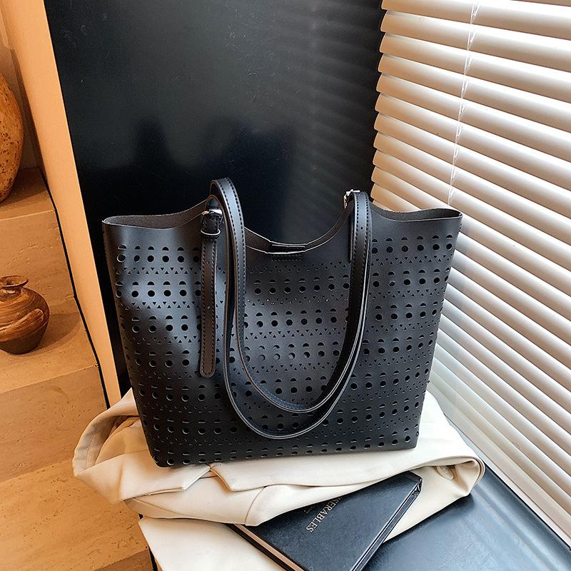 

Вместительная полая сумка женская летняя новая универсальная на плечо сумка для мамы и ребенка повседневная классическая сумка-тоут чёрный