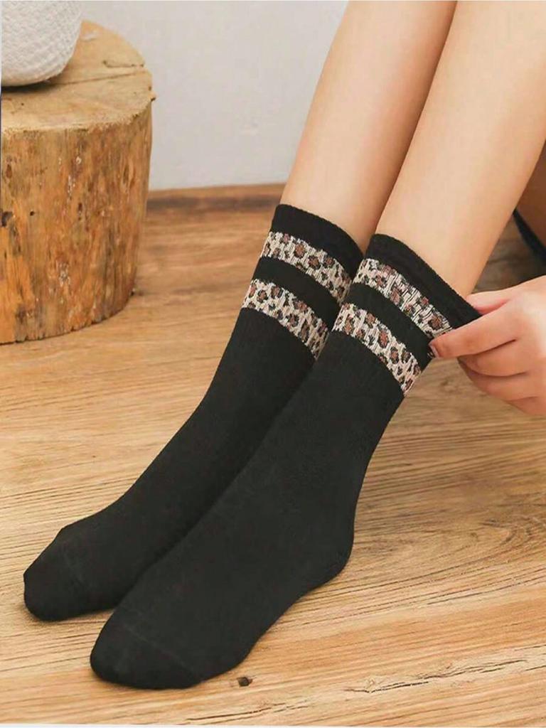 2 Pairs Spotted Leopard Print Women's Socks Fashion Mid-Tube Socks for Girls Novelty Animal Pattern Japanese Style Spring Summer
