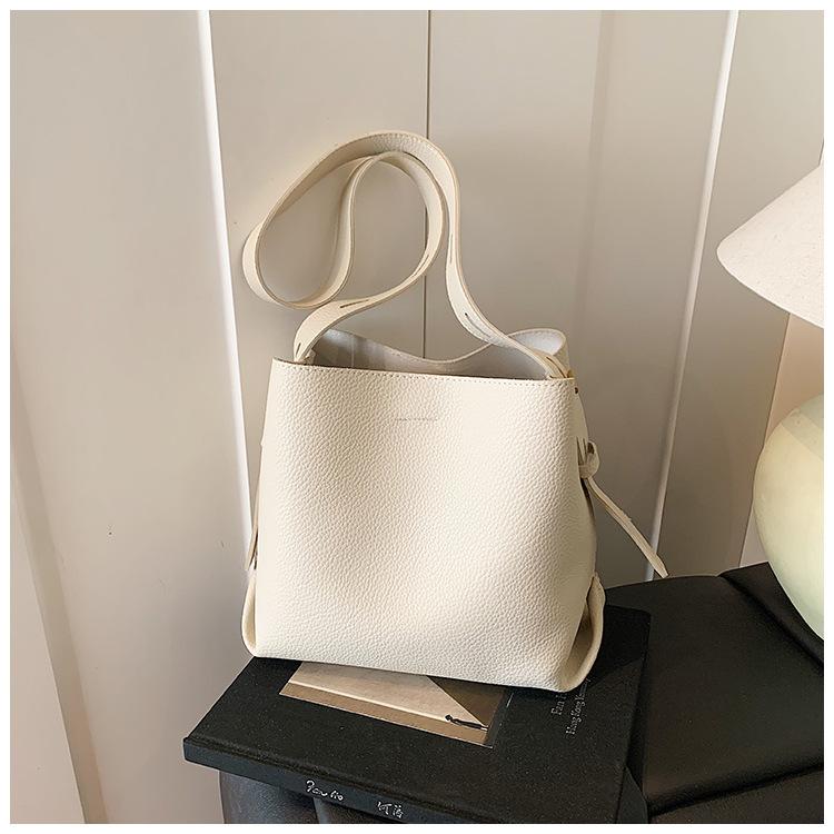 Premium texture foreign style popular shoulder bag 2025 new women's leisure simple large capacity versatile solid color bucket bag